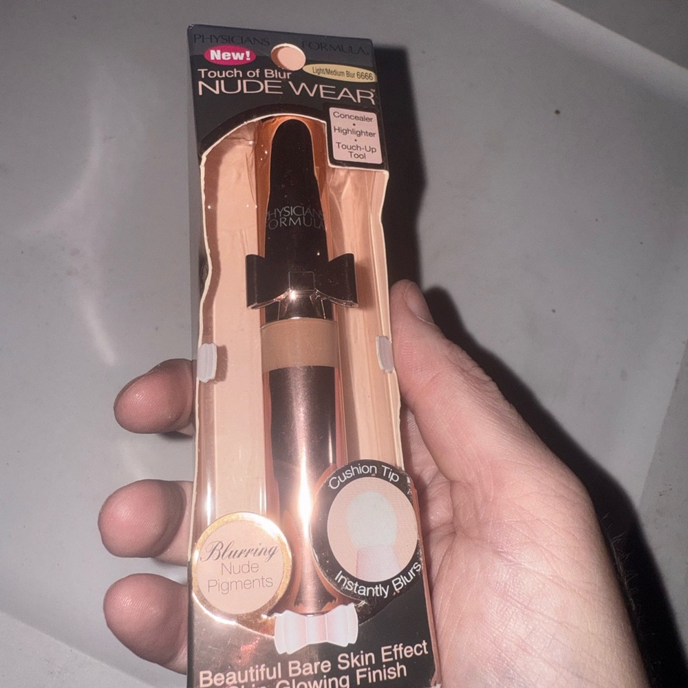 Physicians Formula Nude Wear Touch of Blur Concealer - Blurring Nude